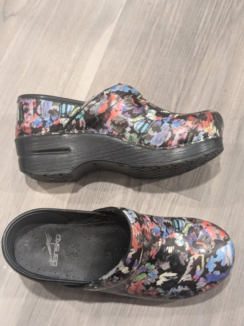 Dansko | Professional Floral Multi Patent Clogs (US 5.5-6 / EUR 36)